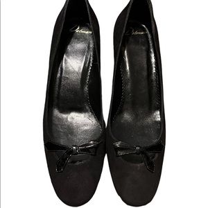 Vintage 60s Delman black suede and patent leather block heel bow, sz7, PO
